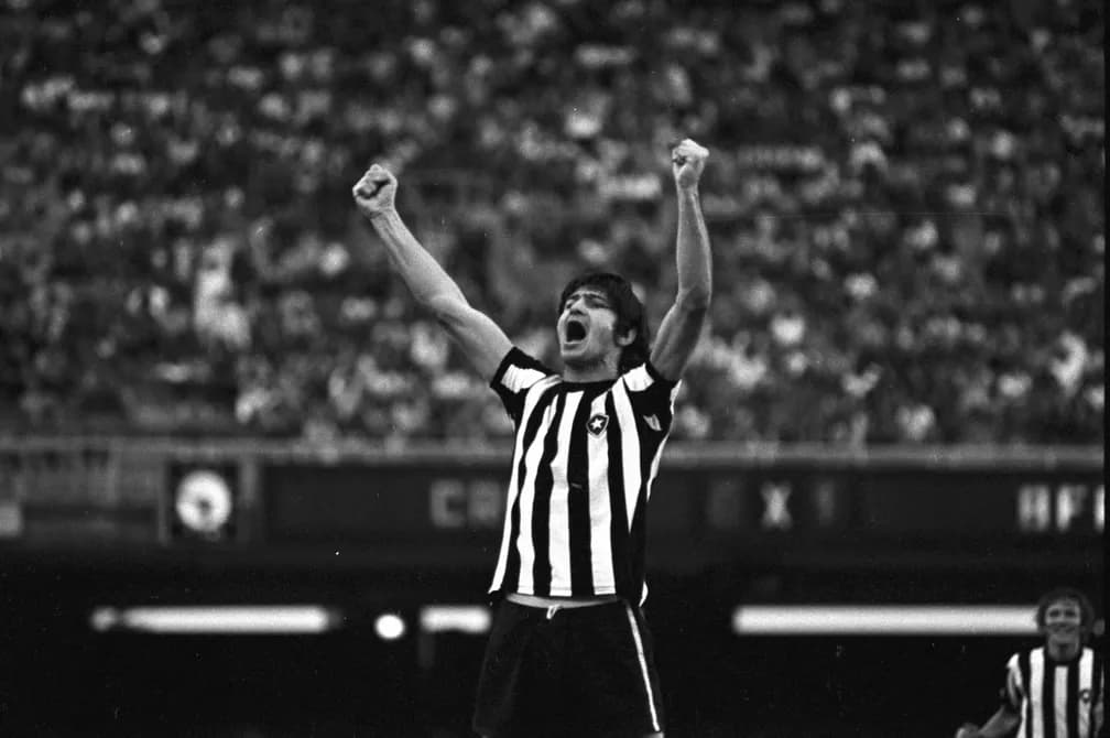 Classifying soccer shirts: A journey back to AI